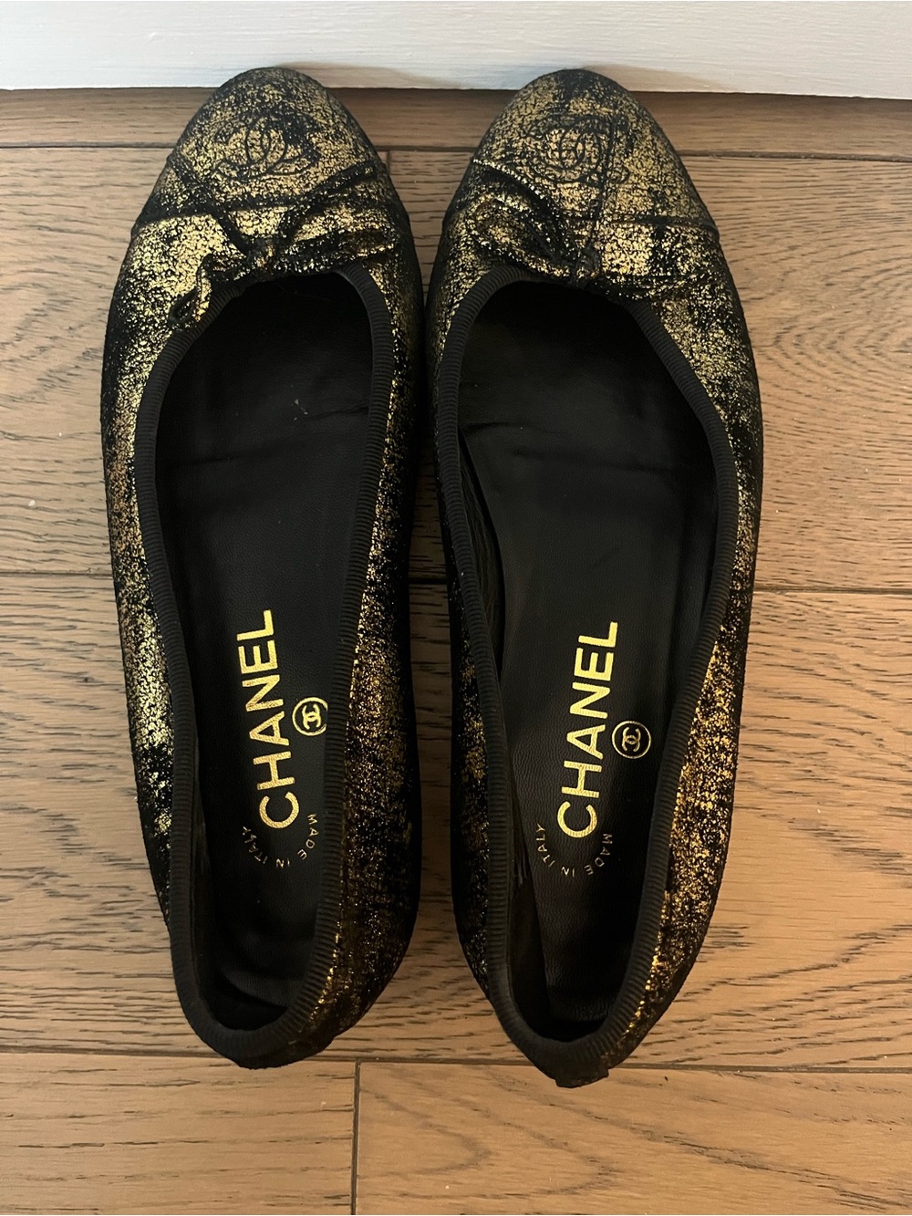 Chanel Black & Gold Glitter CC Logo Ballet Flats Sz 37.5 / US 7.5